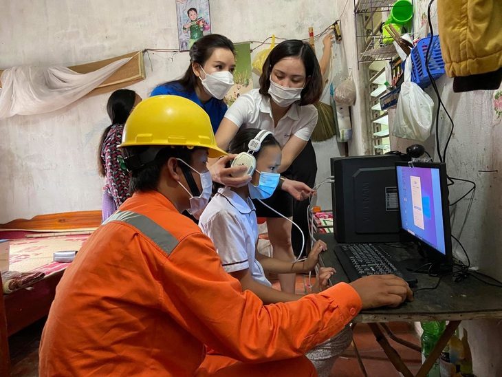 Bộ Công Thương giữ quan điểm đề xuất điều chỉnh giá điện 3 tháng/lần và dưới mức 5% sẽ do EVN quyết định - Ảnh: X.TIẾN