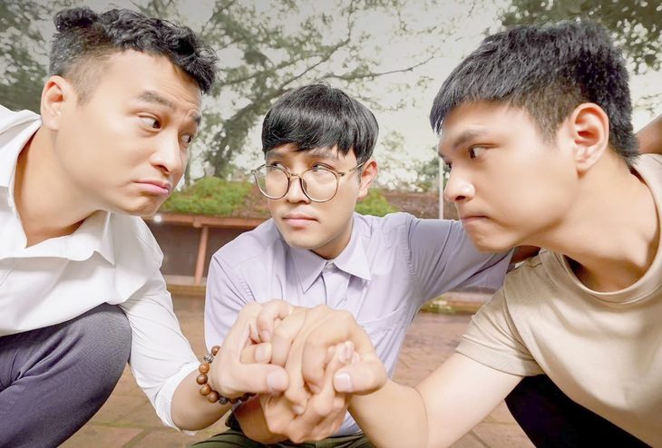 Bộ ba Tiến (Anh Đức), Thắng (Thái Sơn), Hưng (Tô Dũng) trong phim Vui lên nào! Anh em ơi