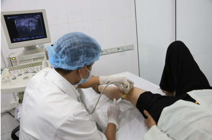 Điều trị cho bệnh nhân đau nhức xương khớp - Ảnh minh họa