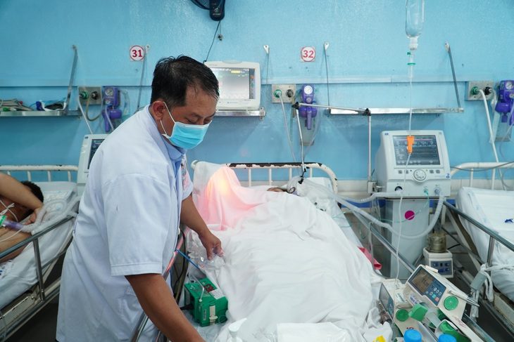 Bệnh nhân điều trị tại Bệnh viện Chợ Rẫy TP.HCM với chẩn đoán xuất huyết não mức độ nặng sau thẩm mỹ, gia đình đã xin về nhà - Ảnh: N.H.