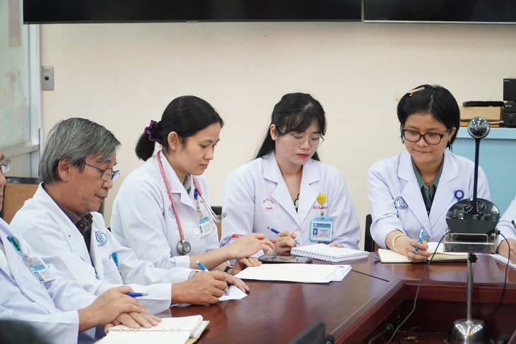 Bệnh viện Chợ Rẫy TP.HCM tư vấn sức khỏe mùa thi miễn phí cho thí sinh - Ảnh 1.
